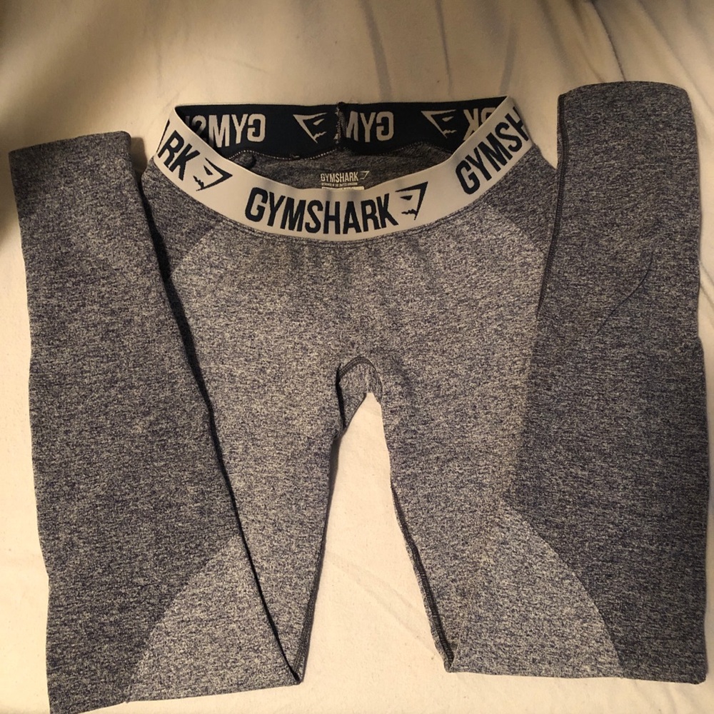 Gym shark leggings